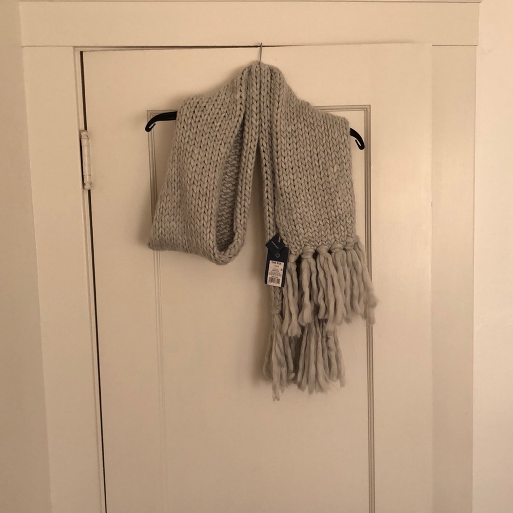Universal thread goods co. Beanie and scarf